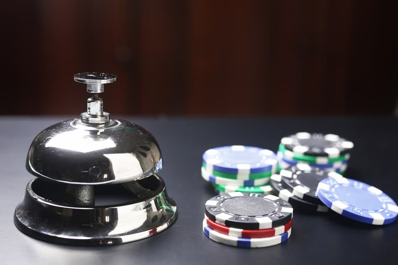 Collect Feedback from Guests as they Interact with Customer Service Staff